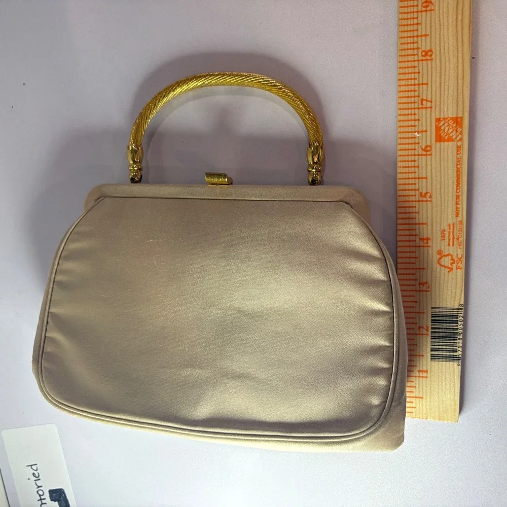 ♾️Vintage Bienen Davis Gold Satin Evening Bag Twisted Metal Handle Frame Purse♾️ - Picture 4 of 13